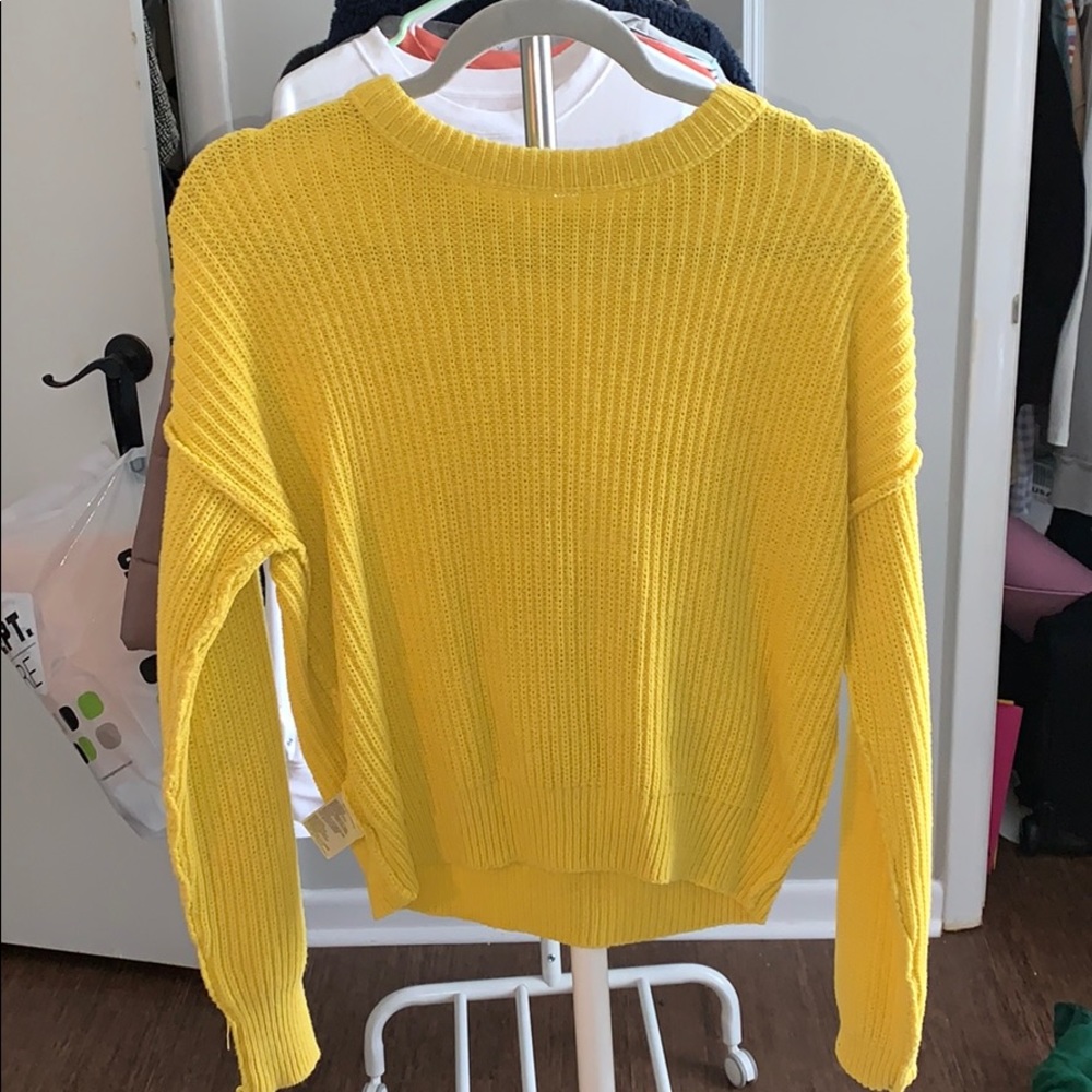 URBAN OUTFITTERS SWEATER